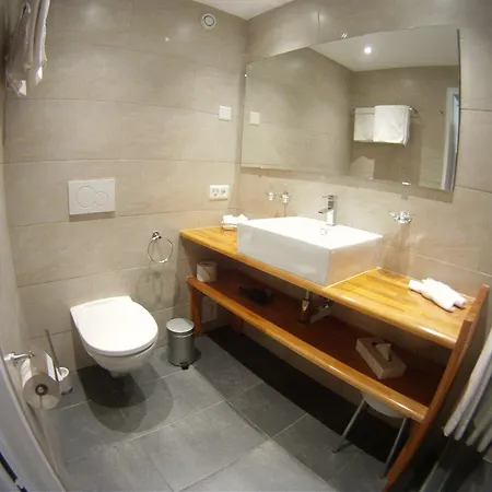 Cresta Hotel